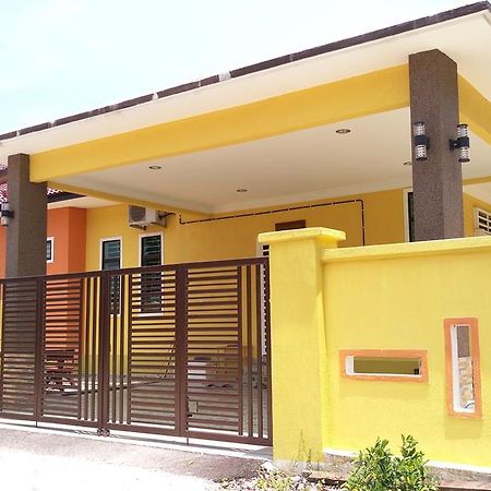 Amera Homestay Cukai エクステリア 写真