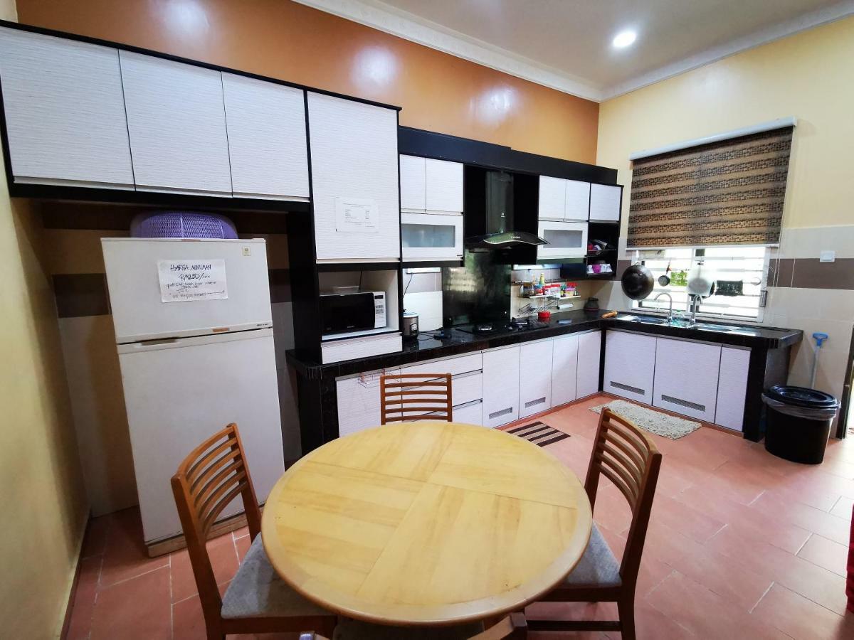 Amera Homestay Cukai エクステリア 写真